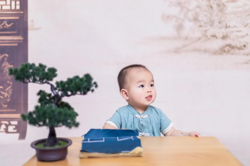 广州包生男孩的试管医院满月宝宝放屁臭
